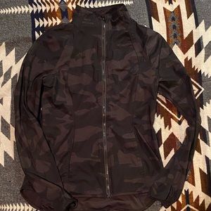 Black camo zip up jacket sz:medium